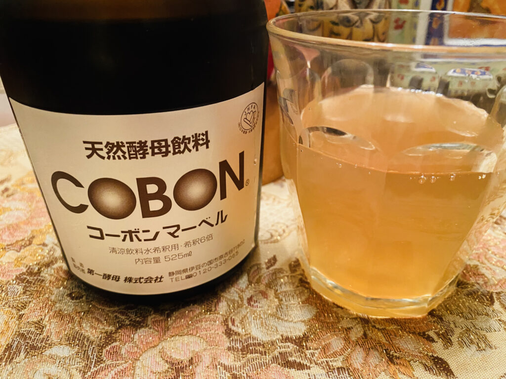 腸活・美腸ができる発酵食品を食卓に並べ酵母ジュースを飲んでます